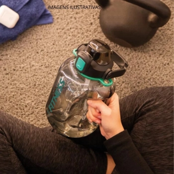 Kit Garrafa Fitness 1,8 Lts com Alas Suporta Celular + Caixa Trmica 18 Litros Preta